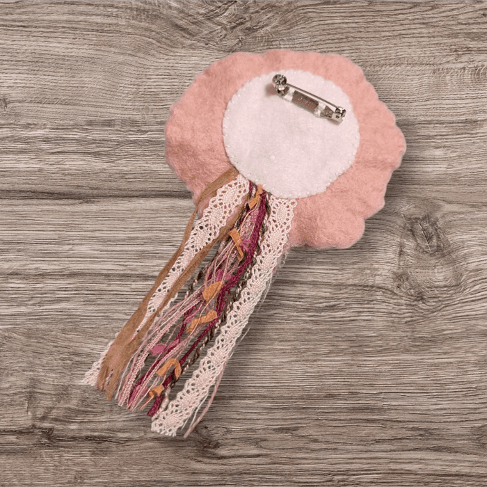 ふんわり揺れる、ハレの日の花。羊毛フェルトのブーケコサージュ（ピンク）｜卒入学式・ブローチ｜受注製作 | 7枚目