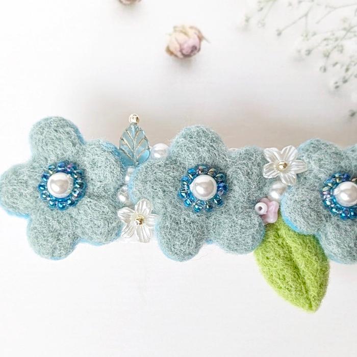 春を彩る＊お花とパールの羊毛フェルトバレッタ（爽やかブルー）|受注製作 | 5枚目