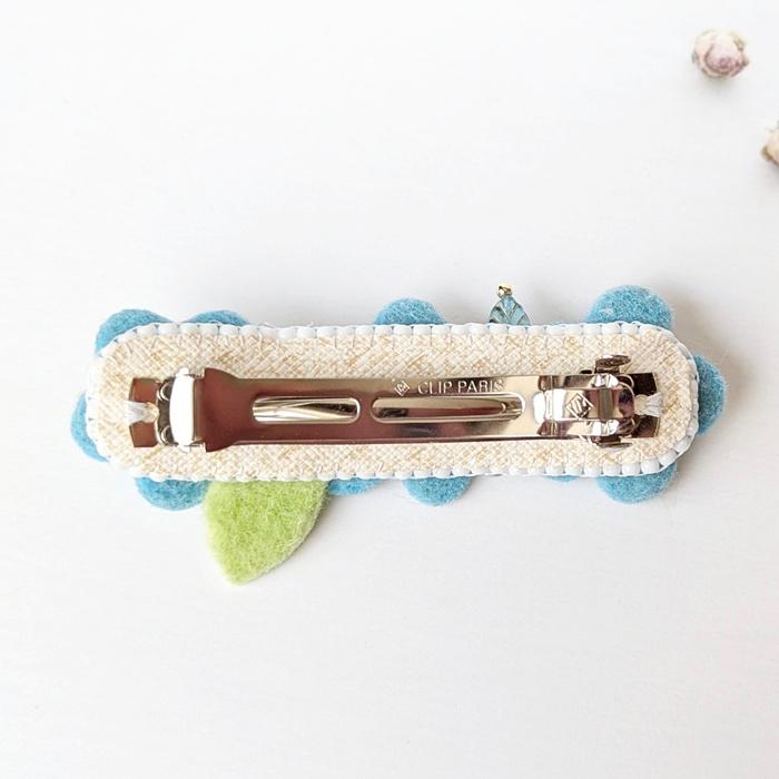 春を彩る＊お花とパールの羊毛フェルトバレッタ（爽やかブルー）|受注製作 | 6枚目