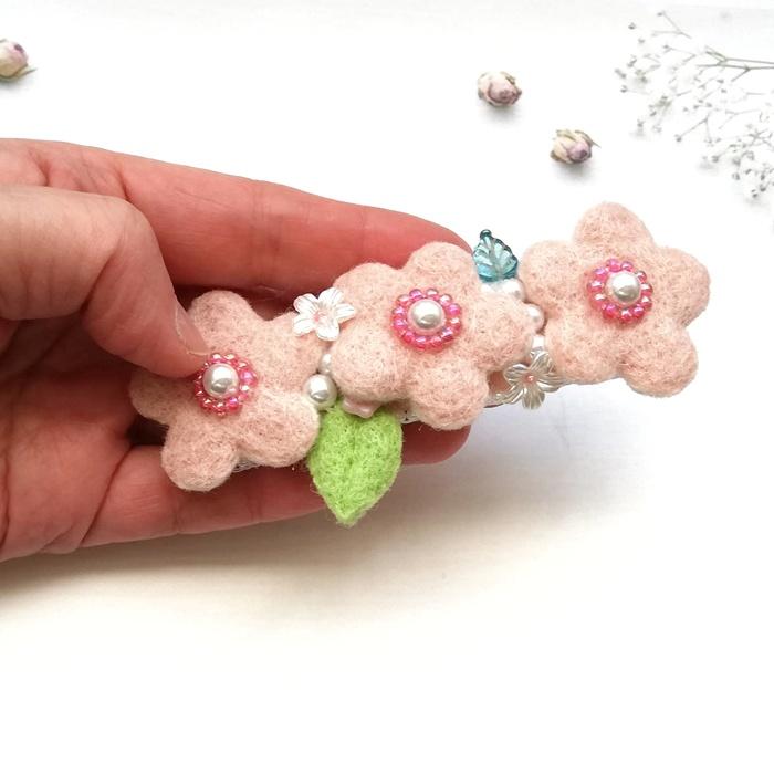春を彩る＊お花とパールの羊毛フェルトバレッタ（ピンク）|受注製作 | 3枚目