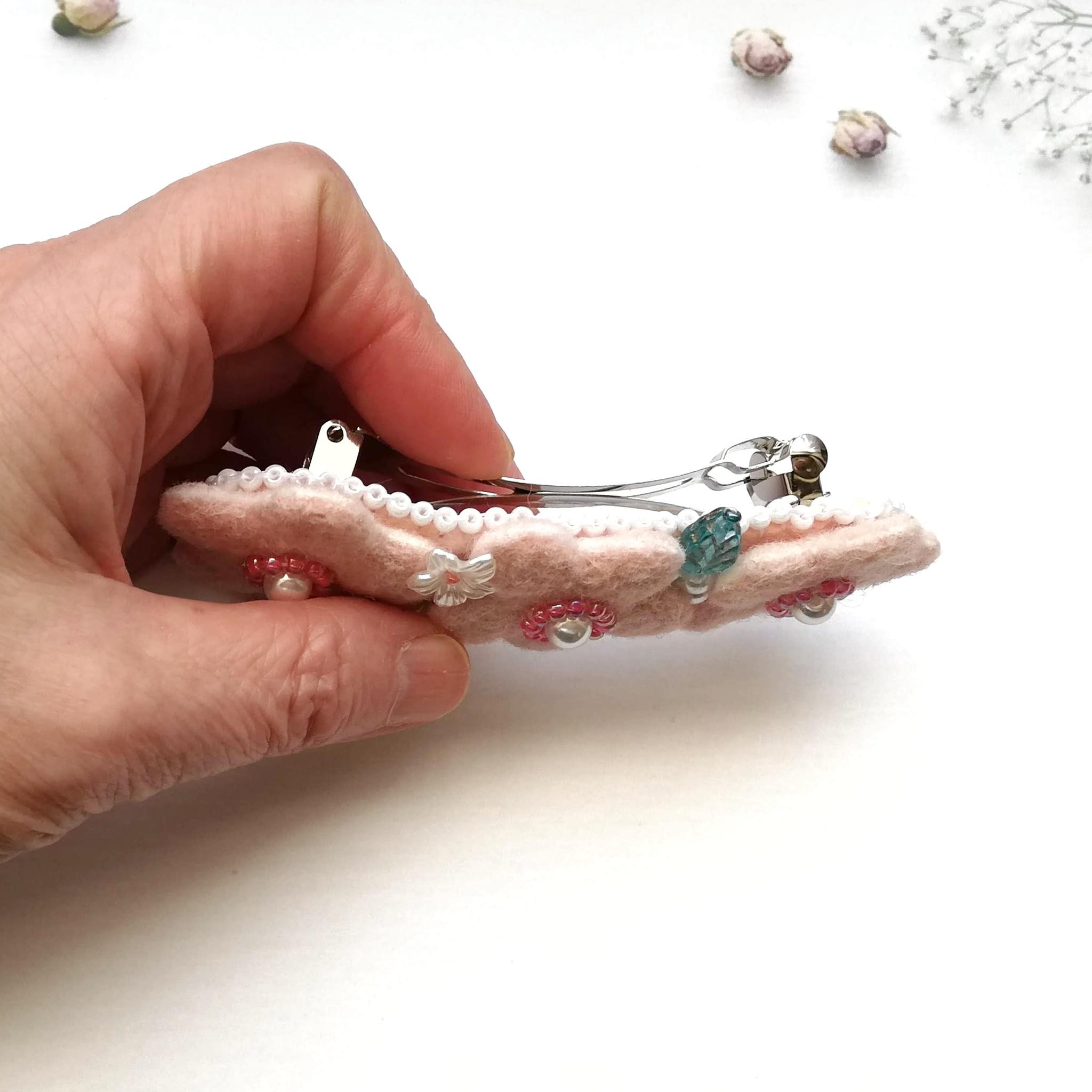 春を彩る＊お花とパールの羊毛フェルトバレッタ（ピンク）|受注製作 | 5枚目