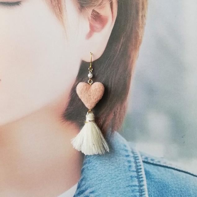 羊毛フェルトのハートピアス＊くすみピンク×タッセル＊揺れる大人可愛い（8カラー）/受注製作 | 2枚目