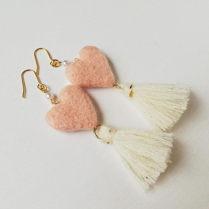羊毛フェルトのハートピアス＊くすみピンク×タッセル＊揺れる大人可愛い（8カラー）/受注製作 | 5枚目