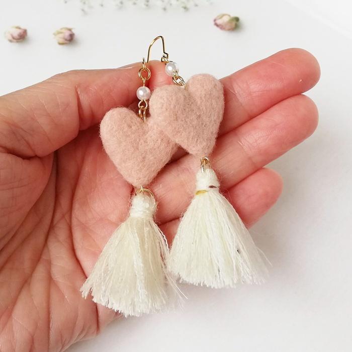 羊毛フェルトのハートピアス＊くすみピンク×タッセル＊揺れる大人可愛い（8カラー）/受注製作 | 6枚目
